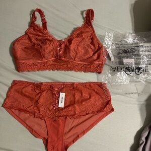 BNWT NEVER WORN ADORE ME SET ALESSA UNLINED PLUS